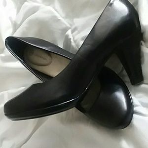 Giani Bernini soft black pumps